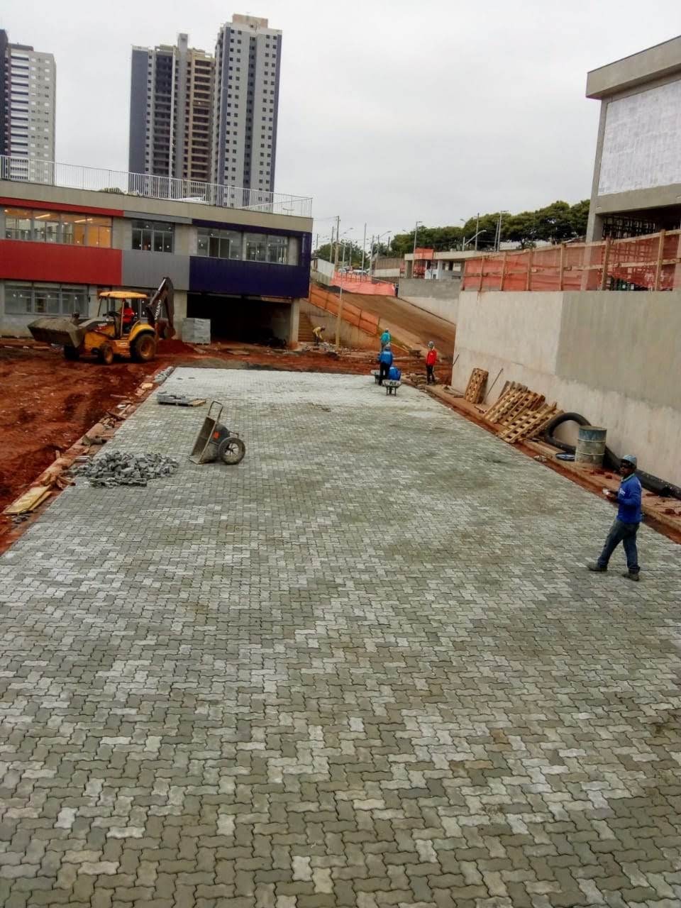 Execução de obra de piso intertravado pela InterPiso em Campinas